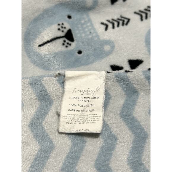Everyday Kids Blue Bear Arrow Baby Blanket Chevron Zig Zag Triangles - Picture 5 of 6